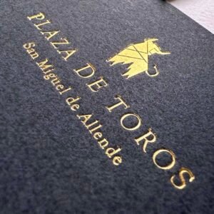 tarjetas con hot stamping dorado